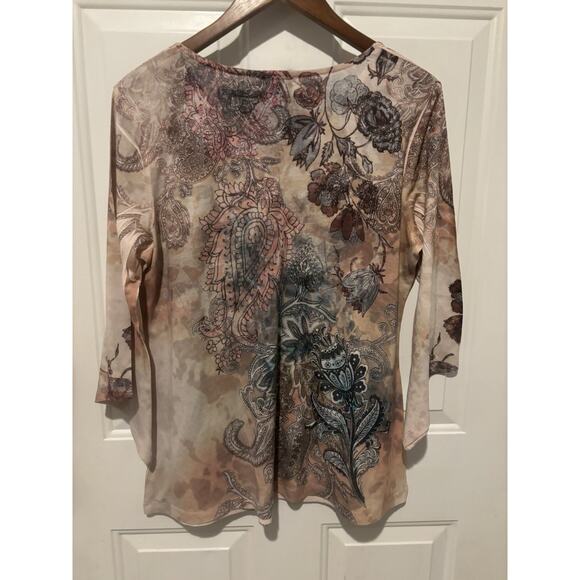 Chico’s Blouse Top Watercolor Size 2 Large Blue Pink Faux Diamond Studded 3/4 - Picture 8 of 11